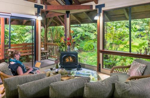 Volcano Bed & Breakfast | Volcano Village Lodge