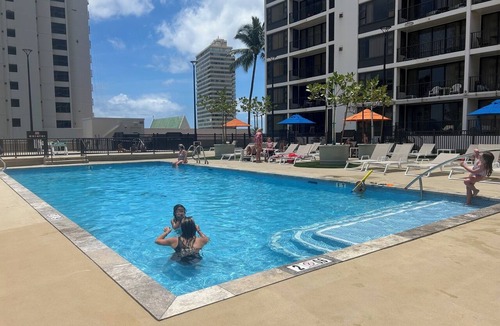 Waikiki Condo | Waikiki Banyan 1909 Amazing Views and Just Steps to the Beach