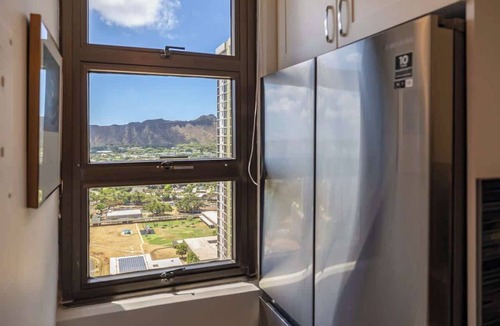 Waikiki Condo | Waikiki Banyan condo w/lanai & pool
