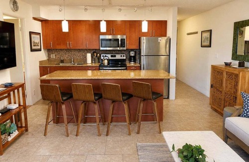 Waikiki Condo | Waikiki Banyan - Ocean View, Free Parking, Beach Gear plus lots of extras!