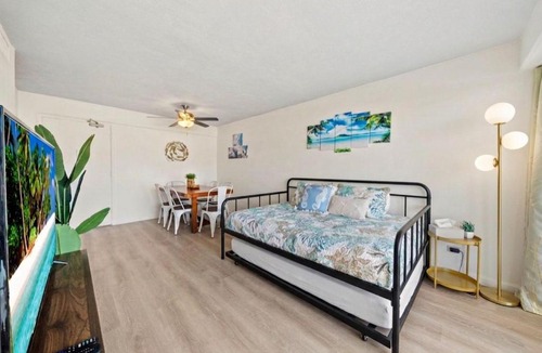 McCully - Moiliili Apartment | Waikiki Beach Golden Holiday