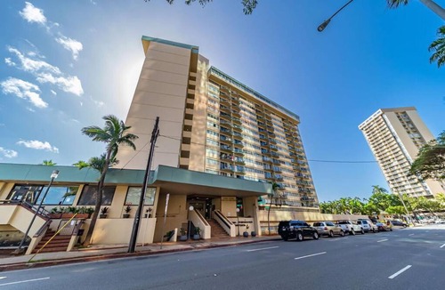 McCully - Moiliili Apartment | Waikiki Beach Golden Holiday