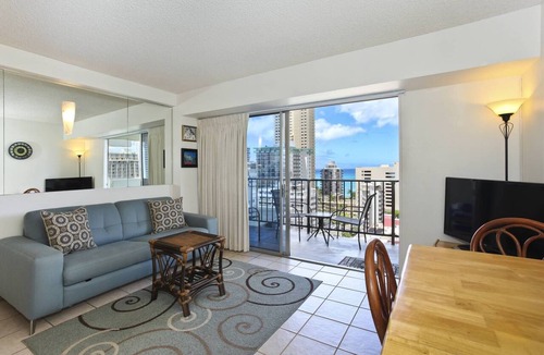 Waikiki Condo | Waikiki Ocean View Suite! Free Parking, Full Kitchen, 5-min walk to beach!
