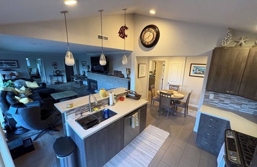 Mukilteo House | Walk to Beaches, Parks & Dining. 2BR Getaway with Fitness Room, AC, No Pets
