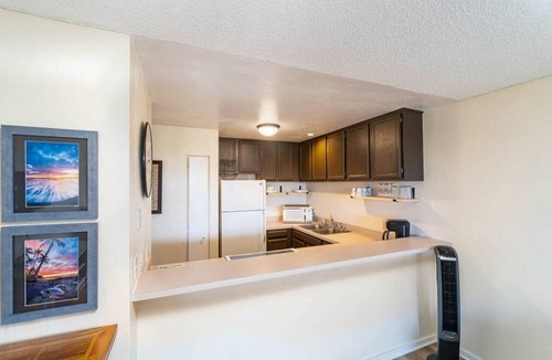 Historic Kailua Village Condo | Walk to the Beach | Downtown Kona Condo with Pool Access