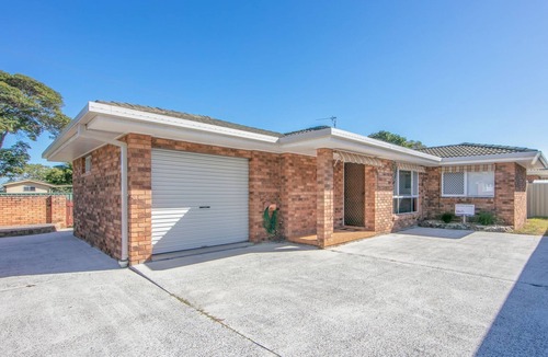 Iluka Apartment | Waratah - A comfortable and large two bedroom unit that has plenty of space for a relaxing holiday