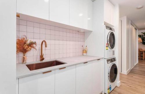 Currumbin Waters House | Waterfront 4BR Pool, BBQ & Currumbin Alley