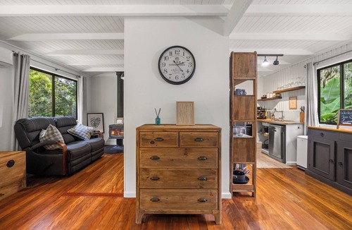 Terania Creek Cabin | Wattle Cabin - Creekside stay in Nature