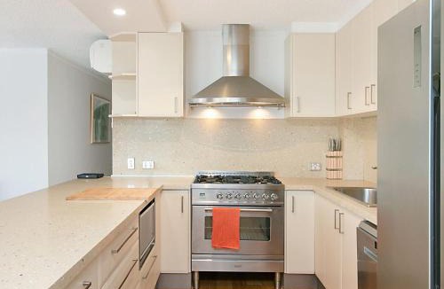 Bilinga Apartment | Waves at North Kirra