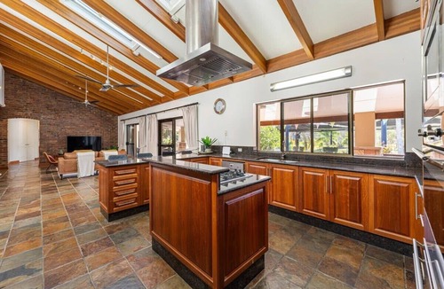 Ernest Junction House | Welcome To The Lodge