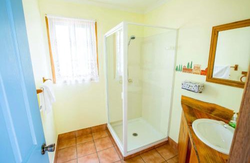 Wyberba Ski Chalet | Wisteria Cottage