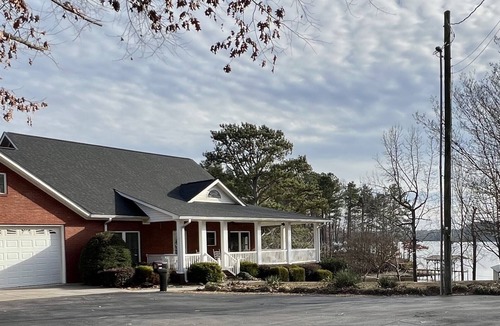 Centre House | Wonderful House on Weiss Lake! Two piers and nearby boat launch. Sleeps 16