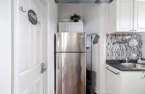 Belleville Apartment | Work, Rest, Visit & Explore | Cozy Downtown Studio