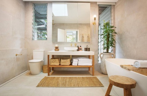 Suffolk Park House | Your Luxury Escape - Yallambee