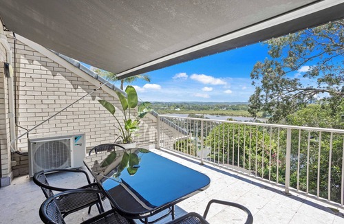 Currumbin Apartment | Your Perfect Waterfront Escape!