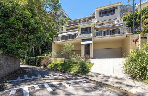 Currumbin Apartment | Your Perfect Waterfront Escape!