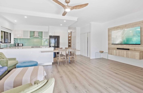 Currumbin Apartment | Your Perfect Waterfront Escape!