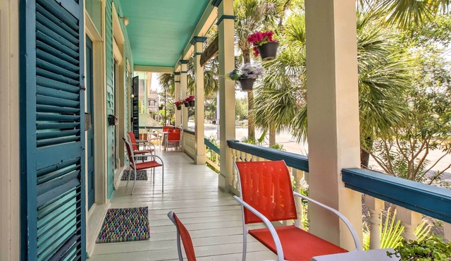 < 1/2 Mi to Porretto Beach! Couples Retreat