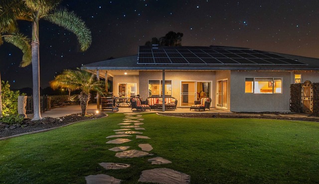 1 Acre PRIVATE RESORT,4 bed, 3 bath, cinema, spa
