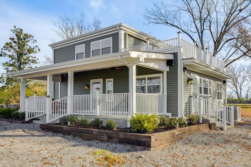 1 Block to Dtwn Lewisburg! Quiet Home w/Decks