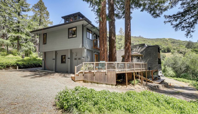 11 Mi to Downtown Napa: Wine Country Cottage