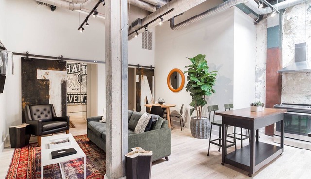 2 Bedroom Apartment in the Heart of Downtown! (Loft 303)