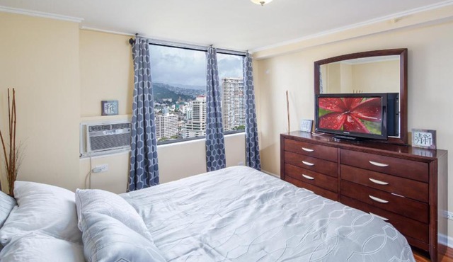2 Bedroom Corner Suite & Tropical Views