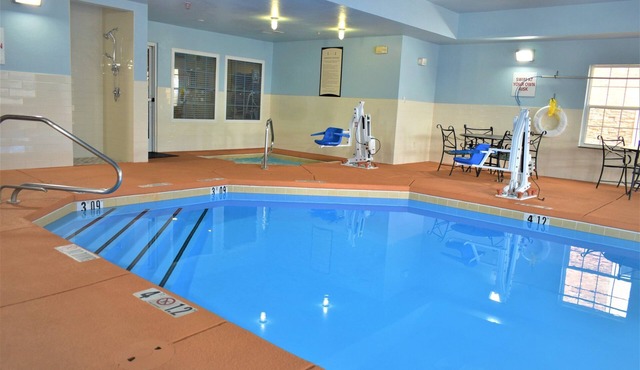 2 Bedroom | Free Daily Breakfast. Pool & Hot Tub