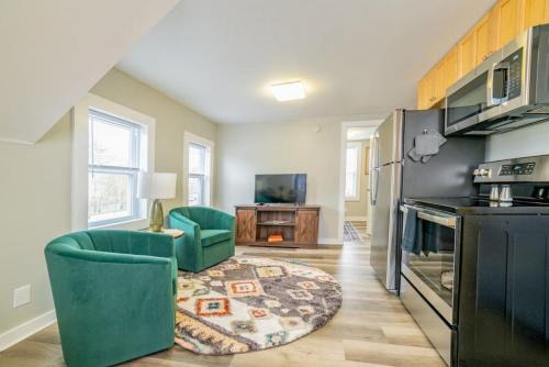 2 beds, trailer parking, direct snow & ATV trail access