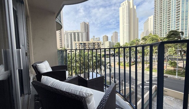 2BR/1BA Condo at Royal Aloha in Waikiki! Free PARKING, Free WiFi!
