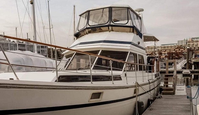 2BR Spacious & Comfy 43' Yacht - Heat & AC - On the Freedom Trail - Best Nights Sleep