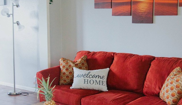 3-bedroom townhome in delightful Aiea with AC, WiFi