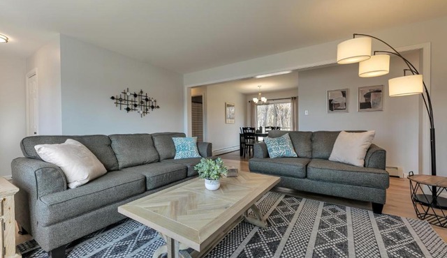 3 BR Private Pondside View New Reno [Moose Lodge]