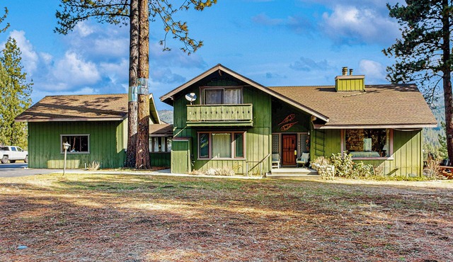 3BR Rustic Riverfront Home w/Wood Stove