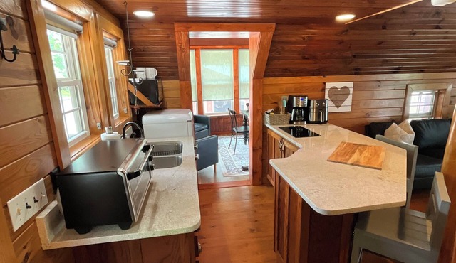 4 bed cabin in delightful Byrdstown with fitness room, WiFi, AC Boat/trl parking