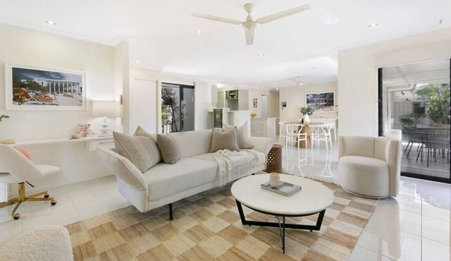 4 Bedroom Villa - Short Walk to the Beach!
