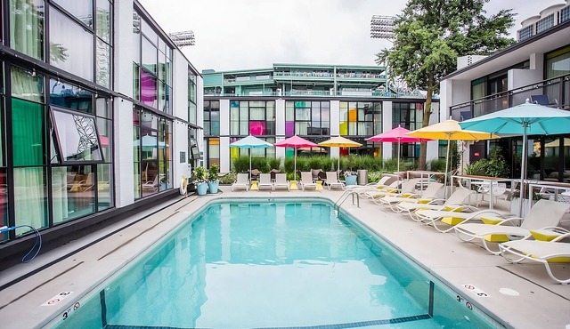 4 Pool View Units Near The Paul Revere House! Valet Parking, Pets Allowed, Pool!