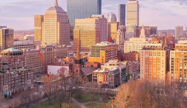 4BR Boston Home 5-minute walk to Subway