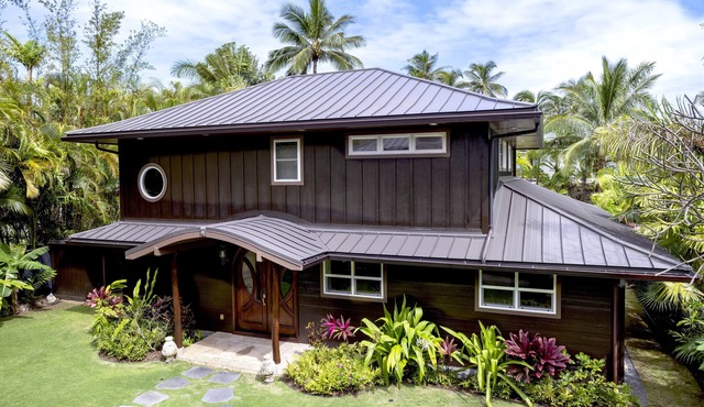 4BR Mokulua Seaside w/ Private Studio, Steps to the Beach