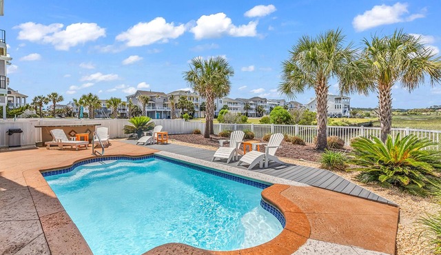 5-bedroom Vacation Home Just a Short Walk to Ocean, Elevator, Heated Pool
