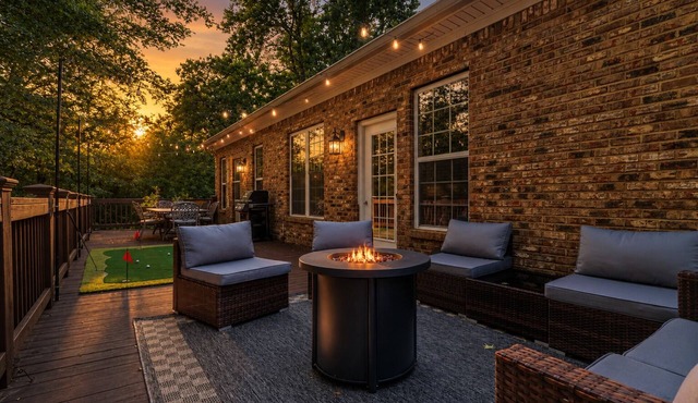 6BR - 5 min to RTJ - Game Room - Back Deck with Grill - Sleeps 15