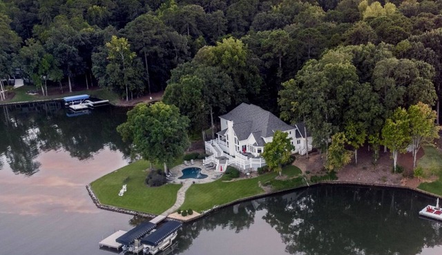 7BR Reynolds Lake Oconee Luxury Lakefront- Private Pool, Spa & Dock - Sleeps 16