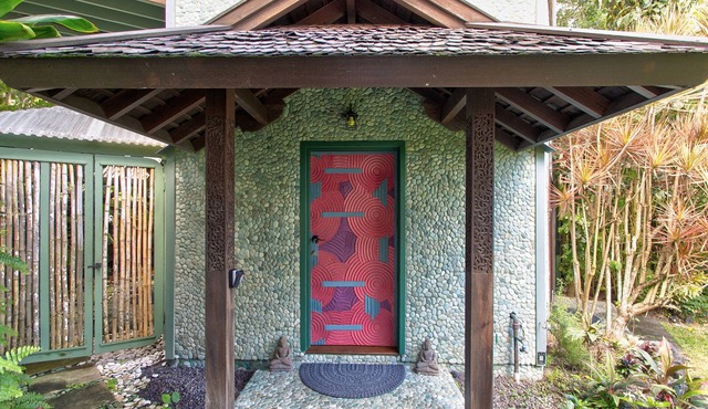 A beautiful Balinese style beach home by the famous Kehena Black Sand Beach