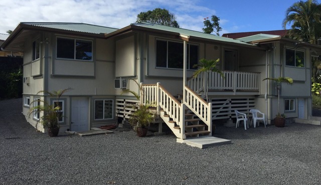 Aaron's Beach House - NEWly Renovated Private home with a 5 min walk to beach