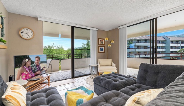 🏖️Across from Magic Sands Beach | Kailua-Kona Condo w/Central AC & Lanai