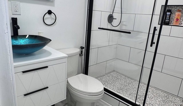 Adorable 2-br apt Pet-Friendly .Fast WiFi .Near Airport & LIRR
