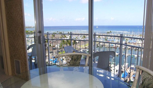 Aloha Condos, Ilikai Marina, Condo 1190, Oceanfront, AC