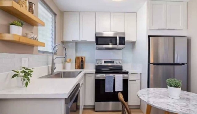 Amazing Contemporary Honolulu Loft w/AC & Laundry