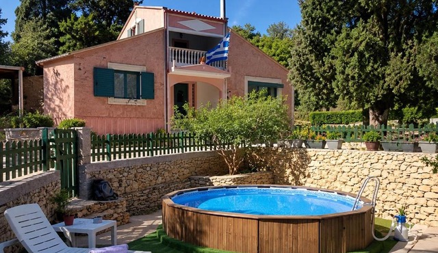 Anna's Traditional Villa, Pool & Hiking Trail