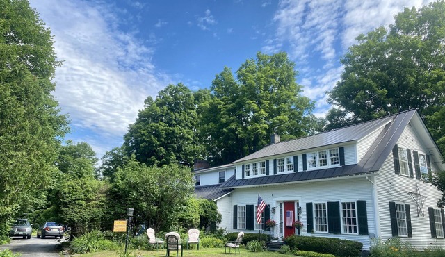 Artful Lodging 1st Fl'r 2 Bedroom Apt in Civil War Infirmary Home Montpelier VT